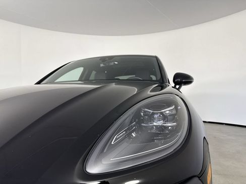Certified 2024 Porsche Macan Turbo AWD/4WD image 11