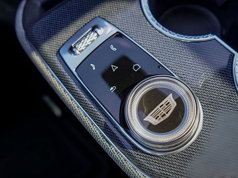 New 2026 Cadillac Optiq Luxury 2 image 14