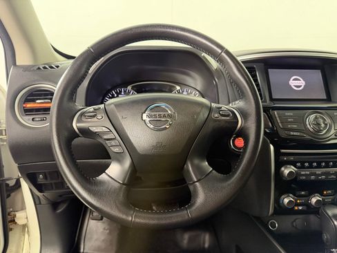 Used 2014 Nissan Pathfinder SV AWD/4WD image 12