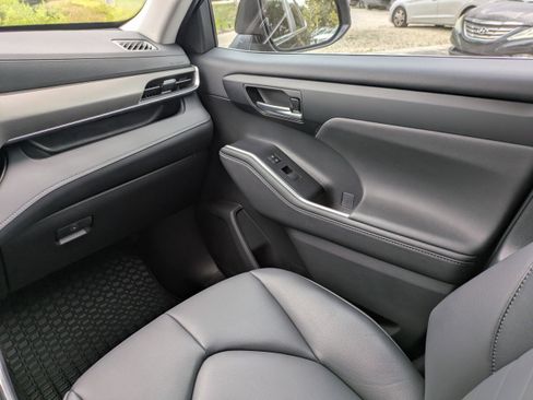 Used 2023 Toyota Highlander XLE image 20
