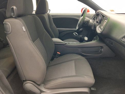 Used 2016 Dodge Challenger SXT RWD image 21