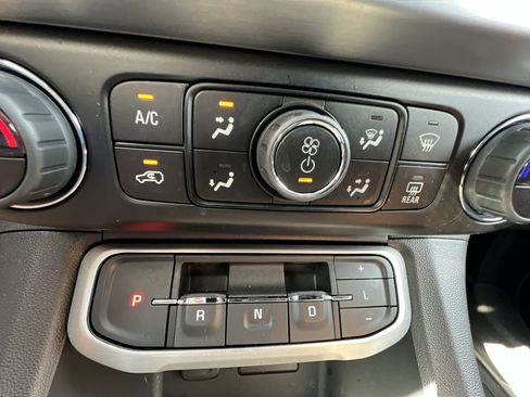 Certified 2023 GMC Acadia SLE w/ Driver Convenience Package image 28