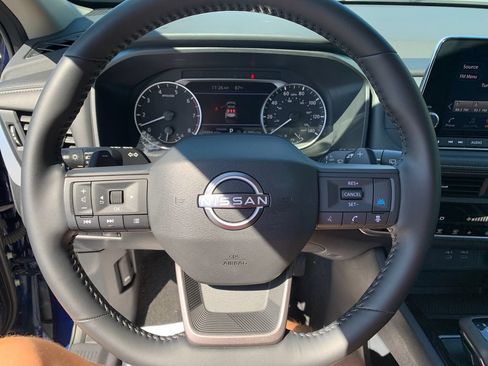 Used 2025 Nissan Rogue SV FWD image 15