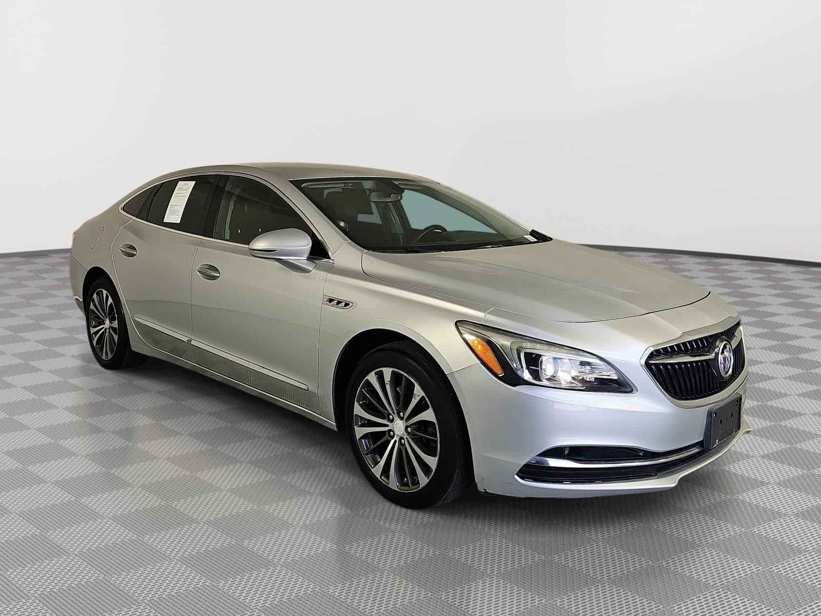 Used 2017 Buick LaCrosse Essence FWD image 2