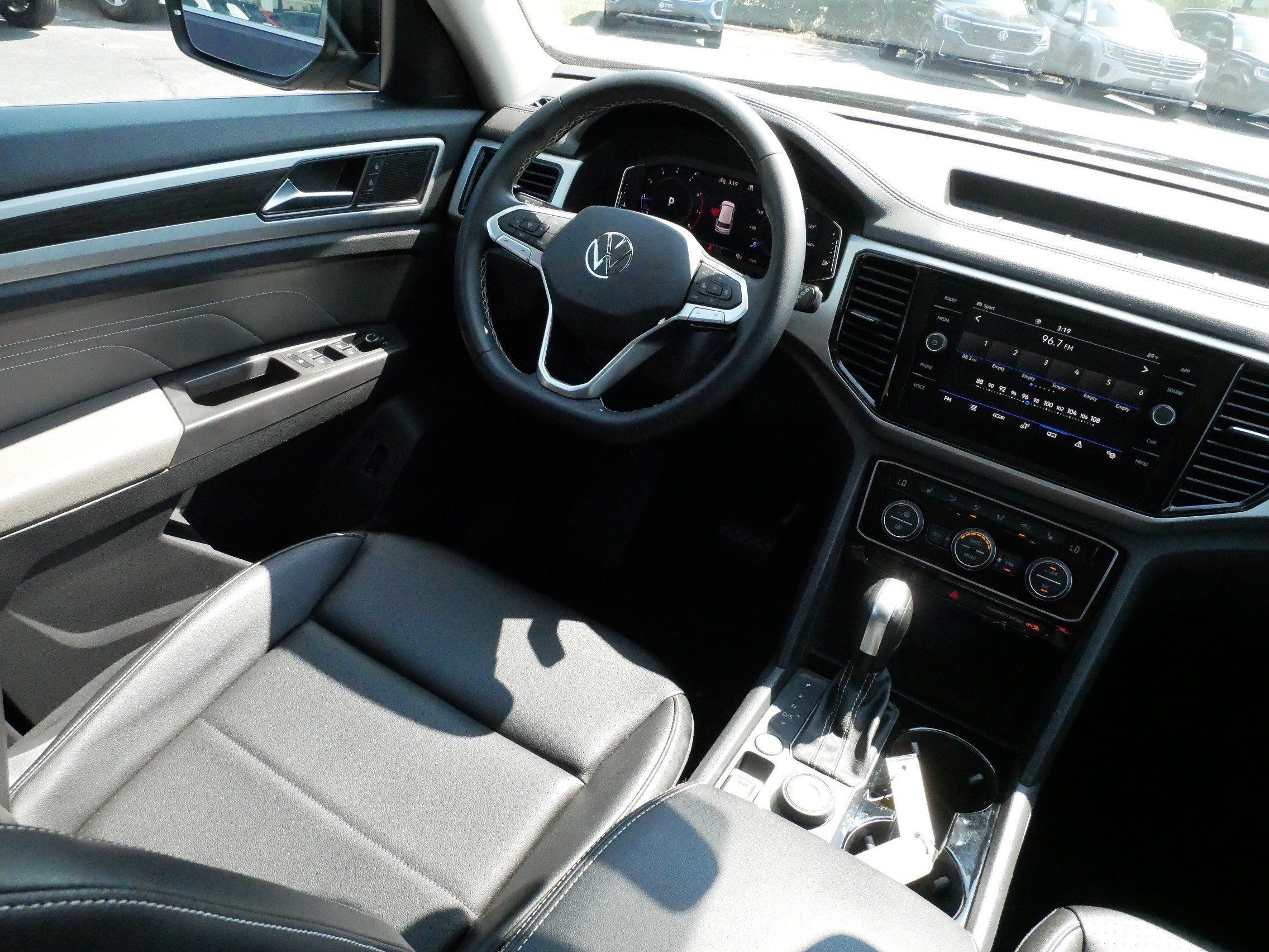 Certified 2023 Volkswagen Atlas SE w/ Panoramic Sunroof Package AWD/4WD image 9