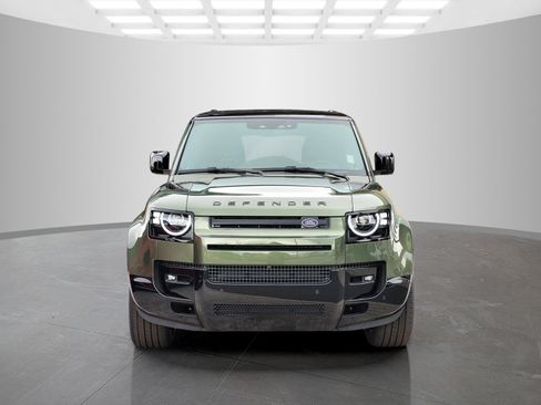 New 2026 Land Rover Defender 130 X-Dynamic SE AWD/4WD image 2