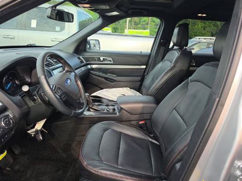Used 2018 Ford Explorer Sport AWD/4WD image 3