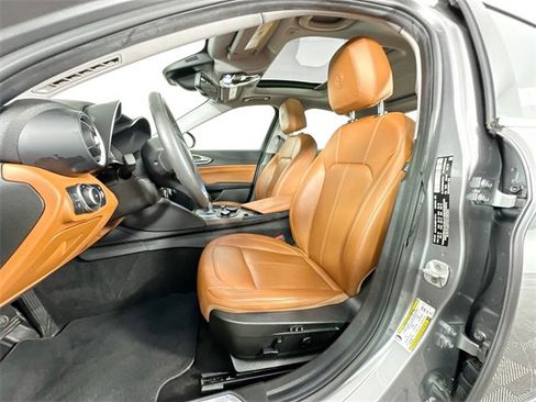 Used 2017 Alfa Romeo Giulia Ti image 4