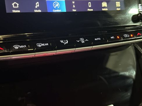 Used 2022 Jeep Wagoneer Series III w/ Rear Seat Video Group 1 AWD/4WD image 21