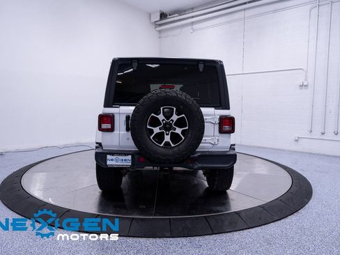 Used 2020 Jeep Wrangler Unlimited Sahara image 29