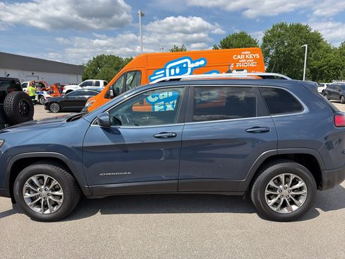 Used 2019 Jeep Cherokee Latitude Plus w/ Comfort/Convenience Group AWD/4WD image 4