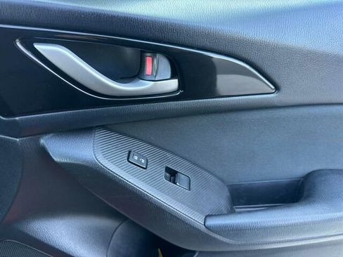 Used 2015 MAZDA MAZDA3 i Sport image 19