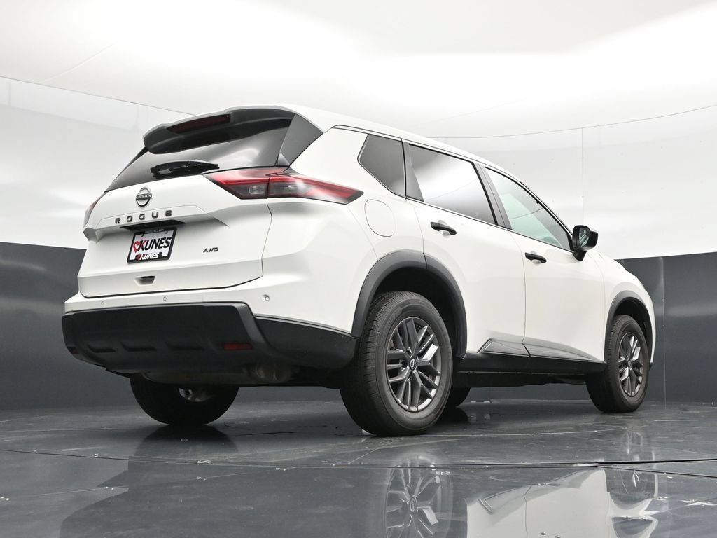 Used 2024 Nissan Rogue S AWD/4WD image 50