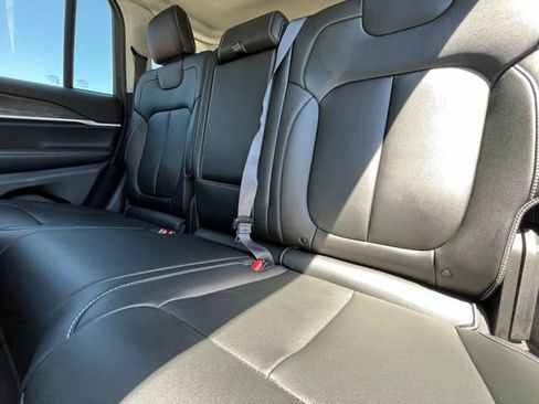 Used 2023 Jeep Grand Cherokee Limited AWD/4WD image 25