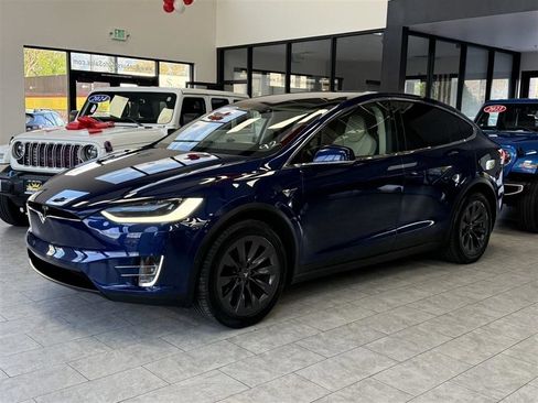 Used 2018 Tesla Model X 100D image 3