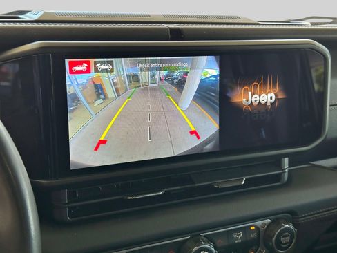 Used 2024 Jeep Wrangler Unlimited Sahara w/ Technology Group AWD/4WD image 31