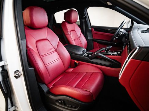 Certified 2023 Porsche Cayenne Coupe AWD/4WD image 29