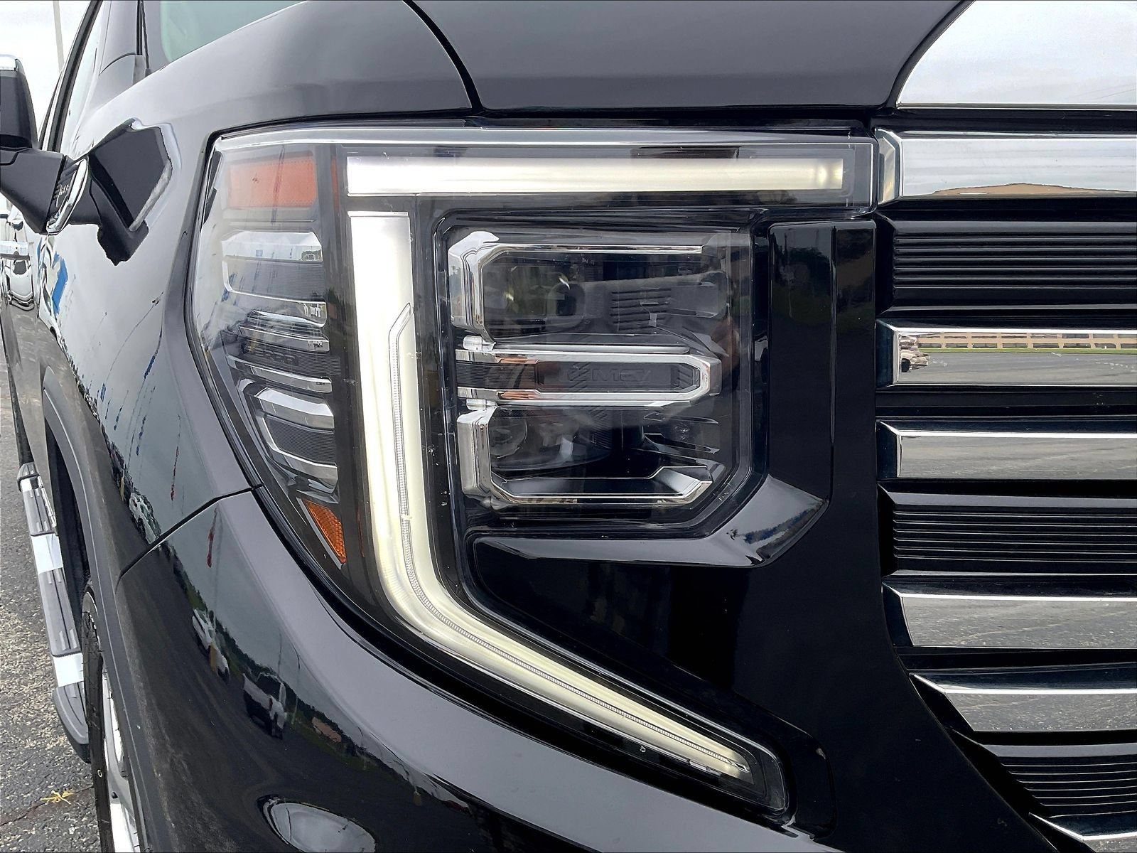 Used 2022 GMC Sierra 1500 SLT w/ SLT Premium Plus Package AWD/4WD image 27