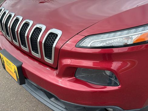 Used 2015 Jeep Cherokee Latitude AWD/4WD image 9