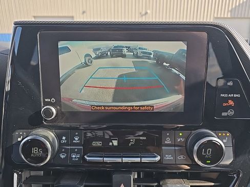 Used 2023 Toyota Highlander L AWD/4WD image 24