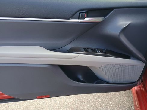 Used 2022 Toyota Camry SE w/ Convenience Package image 11