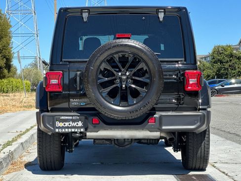 Used 2025 Jeep Wrangler Unlimited Sahara w/ Safety Group AWD/4WD image 5