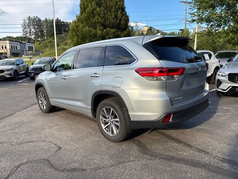 Used 2018 Toyota Highlander XLE AWD/4WD image 3
