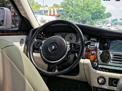 Used 2012 Rolls-Royce Ghost RWD image 18