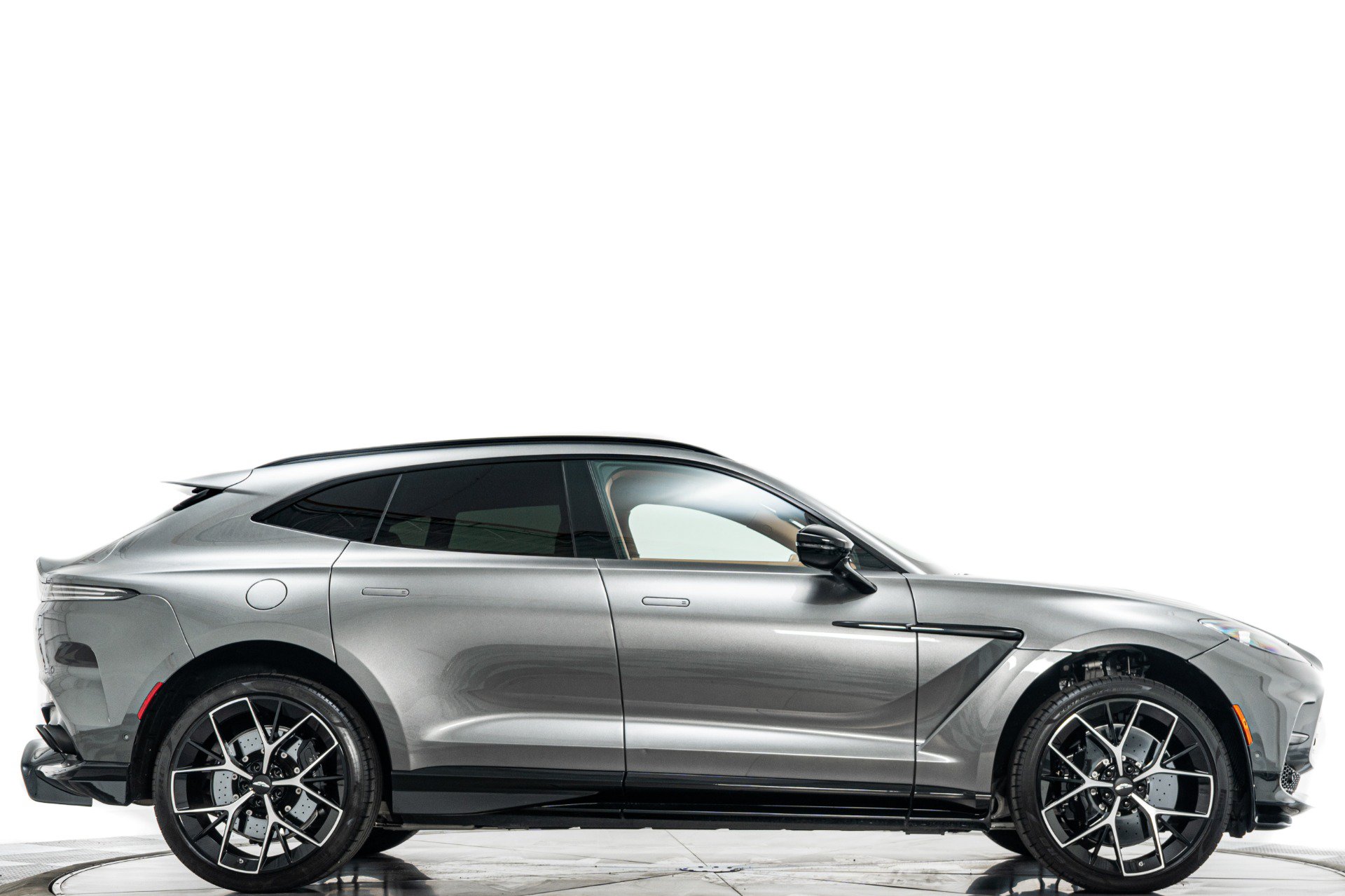 Used 2025 Aston Martin DBX 707 AWD/4WD image 2