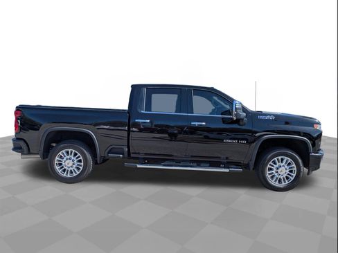 Certified 2022 Chevrolet Silverado 2500 High Country w/ Safety Package II image 3