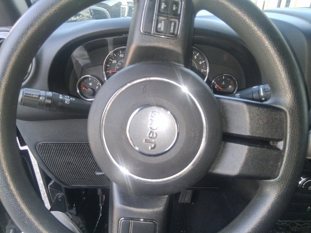 Used 2013 Jeep Wrangler Sport AWD/4WD image 9
