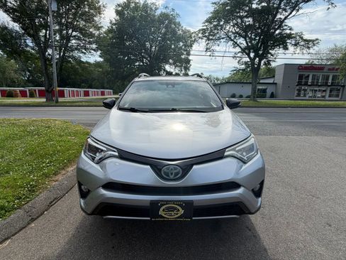 Used 2018 Toyota RAV4 SE AWD/4WD image 8