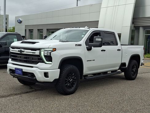 Used 2024 Chevrolet Silverado 2500 LTZ w/ LTZ Plus Package AWD/4WD image 5