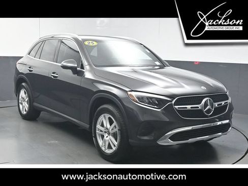 Used 2025 Mercedes-Benz GLC 300 image 1