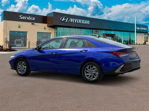 New 2025 Hyundai Elantra Blue image 4