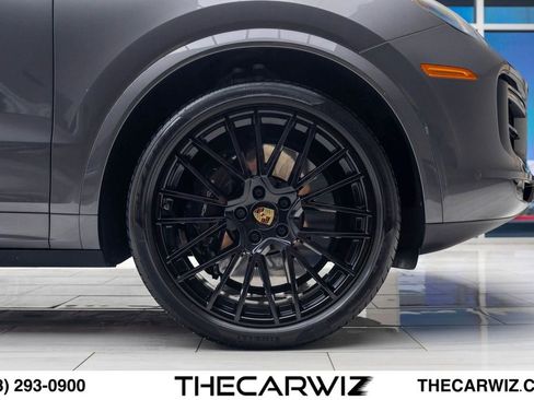 Used 2023 Porsche Cayenne Turbo AWD/4WD image 28