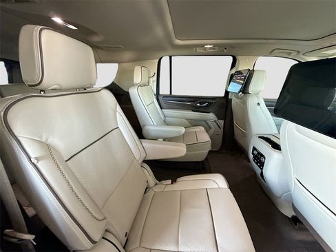 Used 2024 GMC Yukon XL Denali w/ Advanced Technology Package image 31