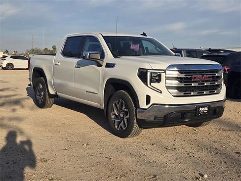 New 2026 GMC Sierra 1500 SLE image 3