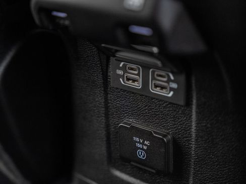 Used 2022 Jeep Wrangler Unlimited Sahara AWD/4WD image 36