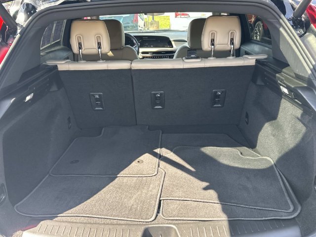 Used 2024 Cadillac XT4 Luxury w/ Cold Weather Package FWD image 9