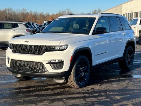 New 2025 Jeep Grand Cherokee Limited w/ Black Appearance Package image 48