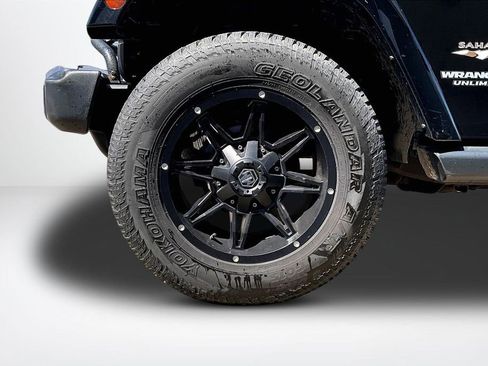 Used 2016 Jeep Wrangler Unlimited Sahara w/ Dual Top Group AWD/4WD image 29