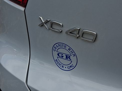 Used 2020 Volvo XC40 T5 R-Design w/ Protection Package AWD/4WD image 31