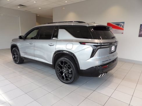 Used 2025 Chevrolet Traverse RS AWD/4WD image 6