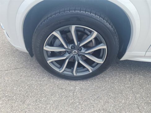 Used 2019 Volvo XC90 T5 Momentum FWD image 9