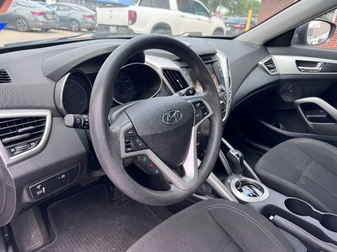 Used 2016 Hyundai Veloster FWD image 14