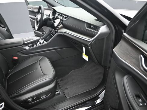 New 2025 Jeep Grand Cherokee L Limited image 18