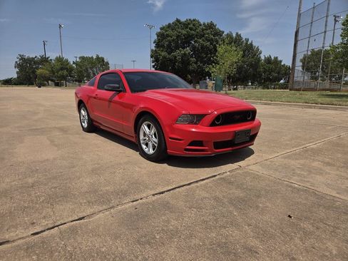 Used 2013 Ford Mustang Coupe RWD image 23