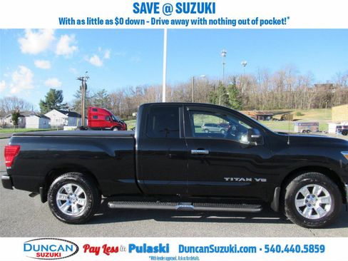 Used 2018 Nissan Titan SV w/ SV Convenience Package image 2