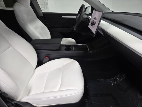 Used 2023 Tesla Model Y Long Range image 50